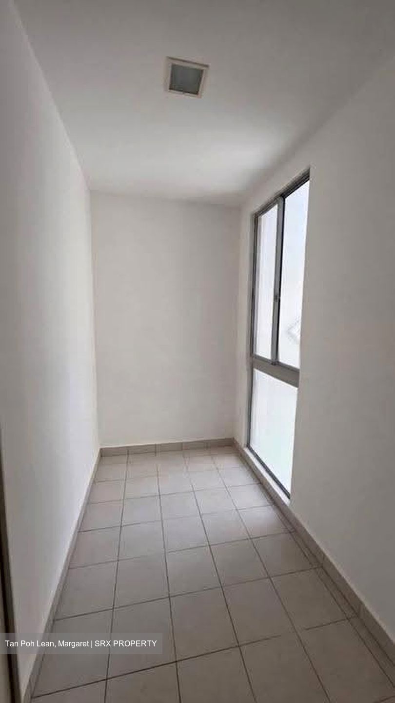Water Terrace (D19), Terrace #615167601